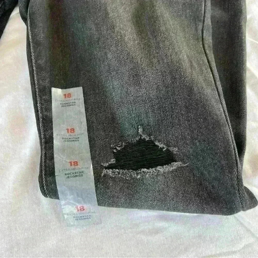 NWT girls black distressed skinny jeans with adjustable waistband. - Picture 2 of 10